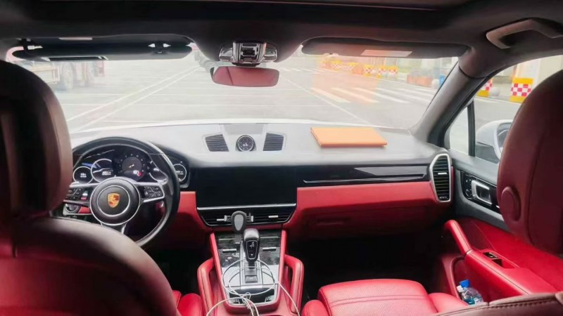 青岛19年保时捷卡宴6