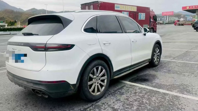 青岛19年保时捷卡宴8