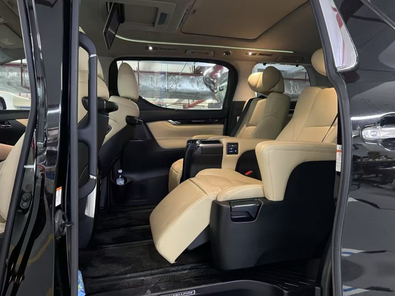 深圳21年丰田威尔法3