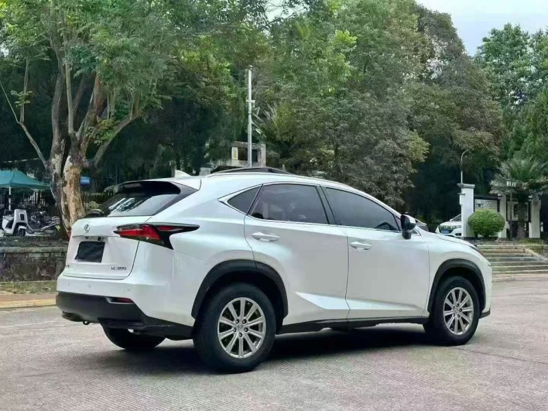 三明15年雷克萨斯NX8