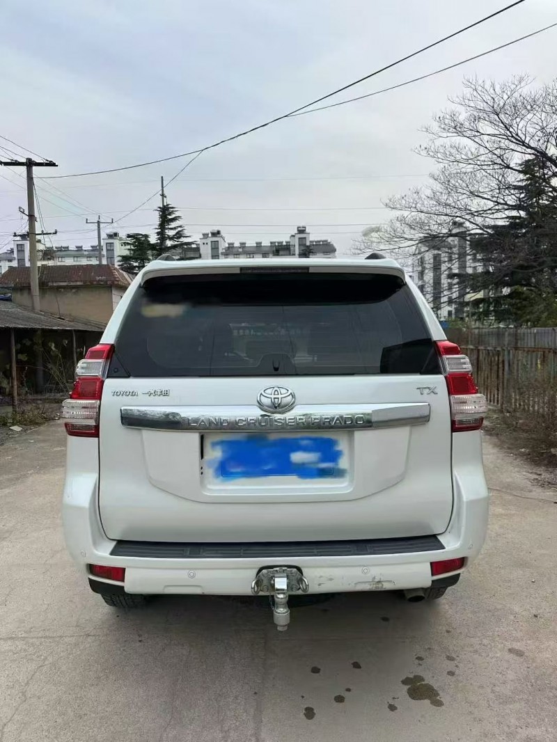 东营16年丰田普拉多9