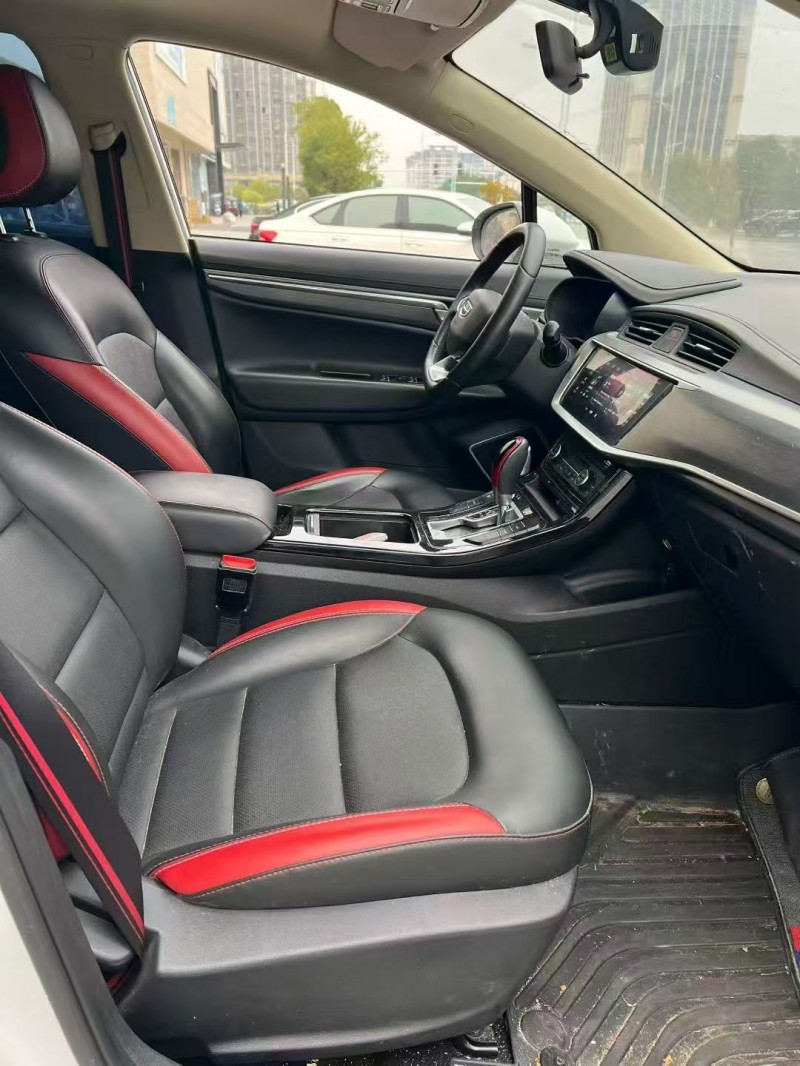 九江21年吉利帝豪5