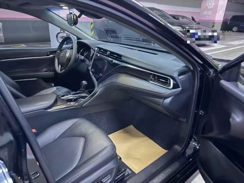 沧州21年丰田凯美瑞4