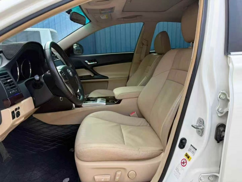 茂名13年丰田锐志8