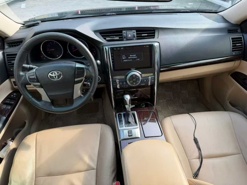 茂名13年丰田锐志9