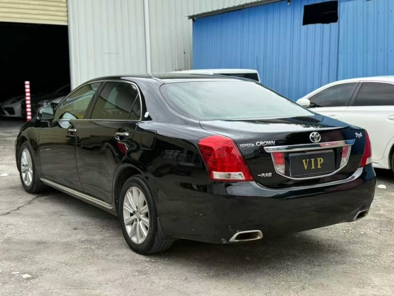 茂名12年丰田皇冠5