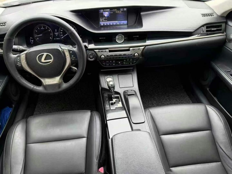 茂名13年雷克萨斯ES8