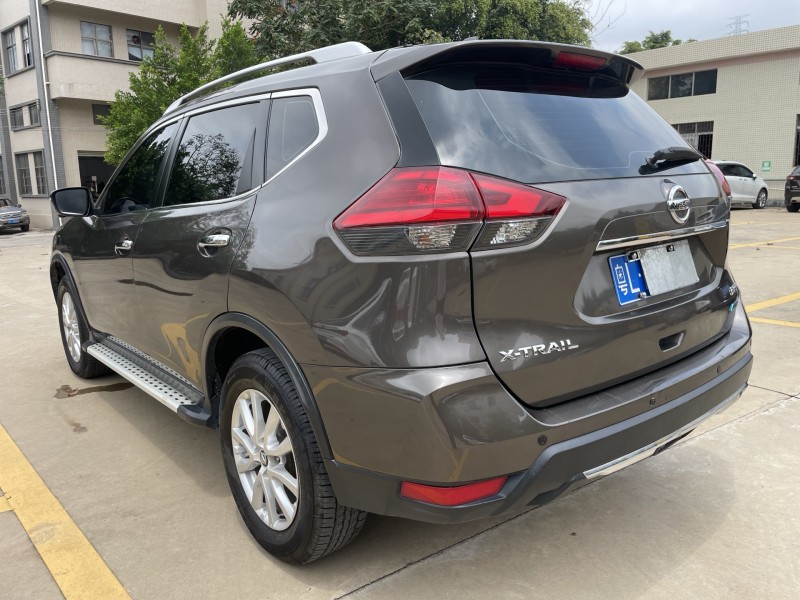 中山17年日产奇骏5