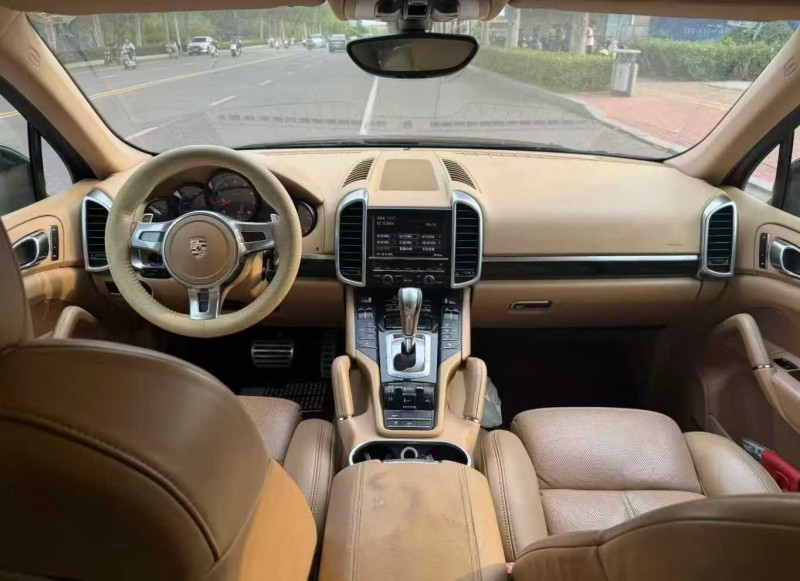 青岛11年保时捷卡宴4