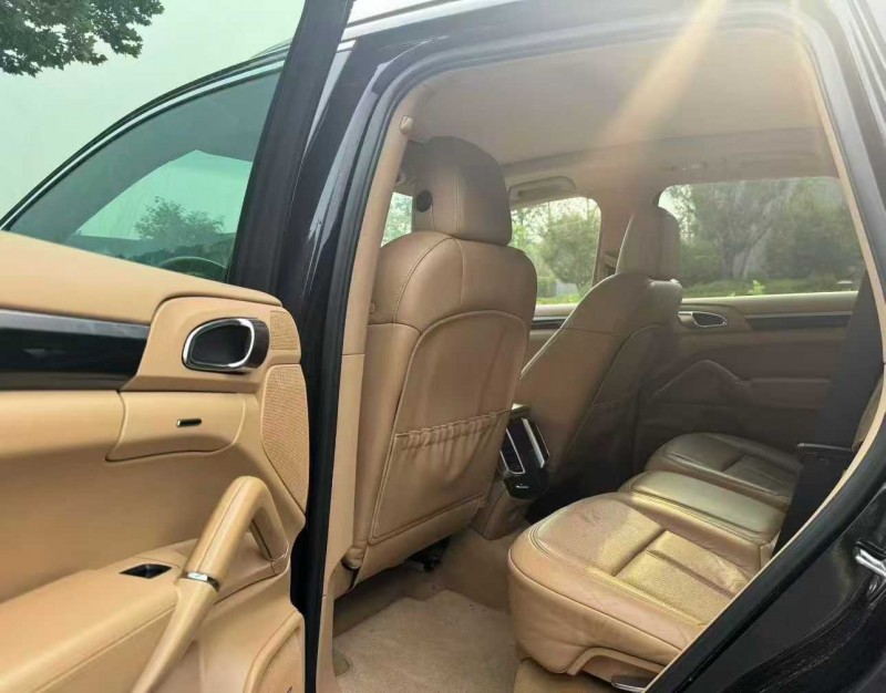 青岛11年保时捷卡宴5