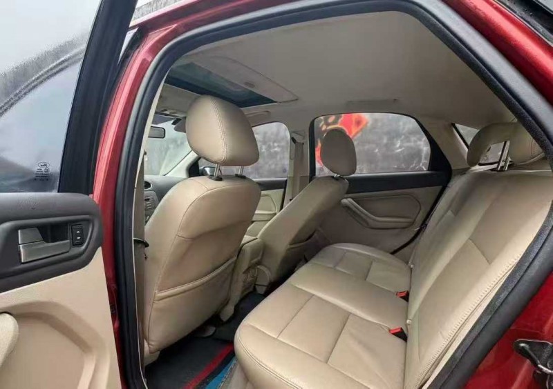 青岛11年福特福克斯5