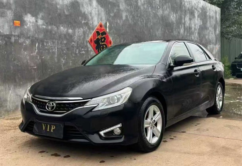 青岛16年丰田锐志3