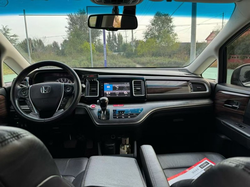 青岛19年本田艾力绅4