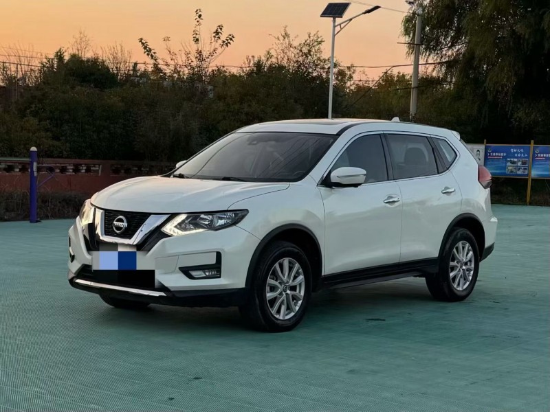 青岛21年日产奇骏3