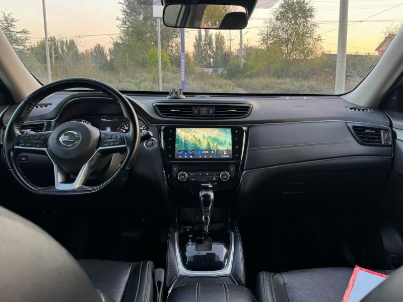 青岛21年日产奇骏4