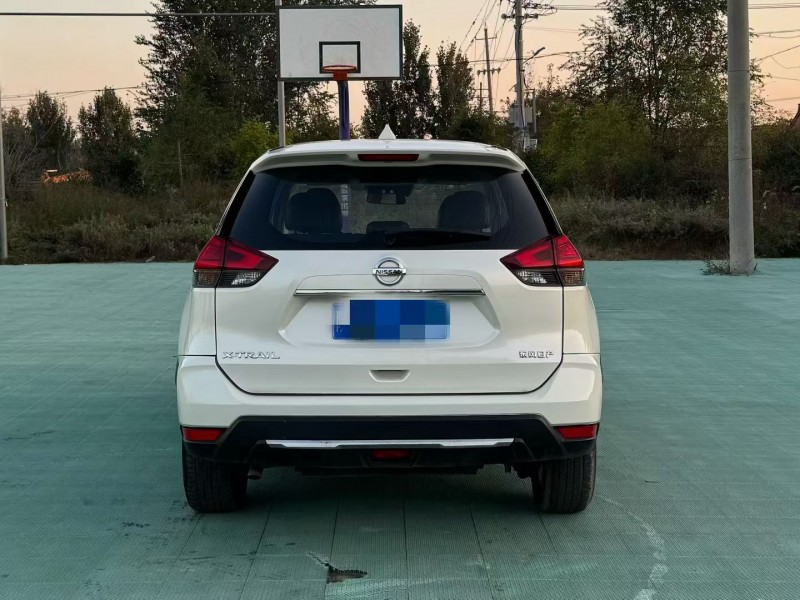 青岛21年日产奇骏6