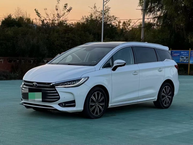 青岛19年比亚迪宋MAX3