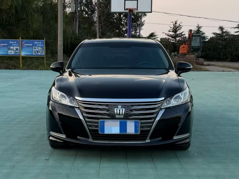 青岛17年丰田皇冠1