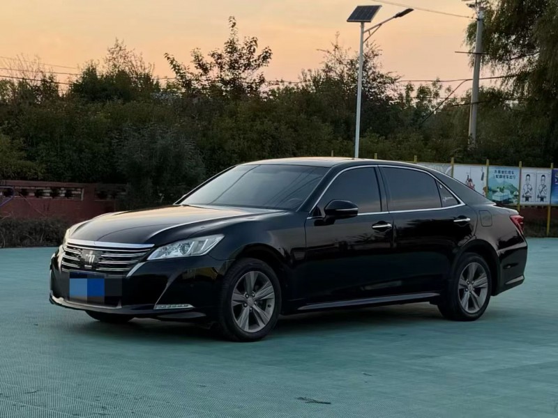 青岛17年丰田皇冠3