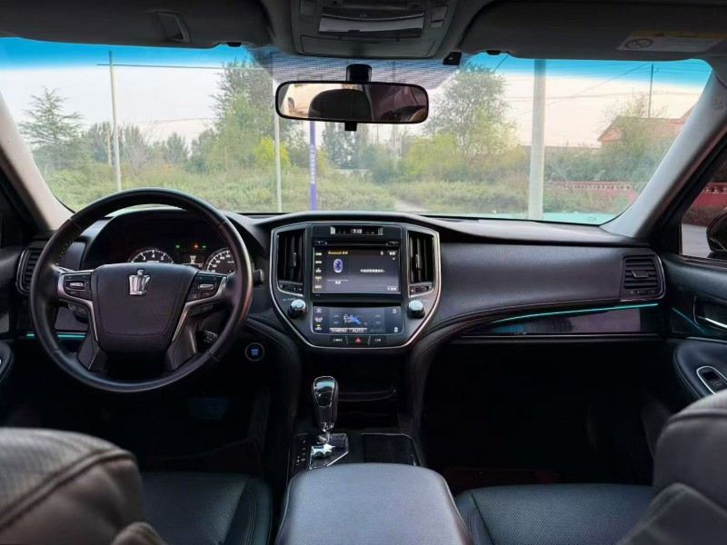 青岛17年丰田皇冠4