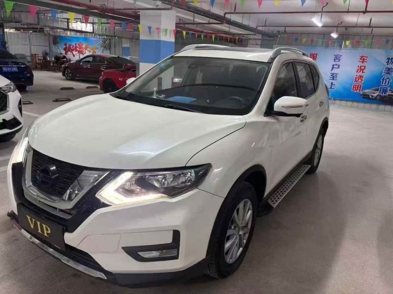 苏州19年日产奇骏3