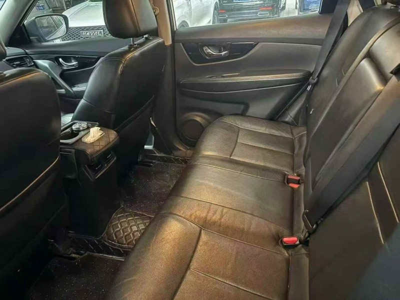 苏州19年日产奇骏7