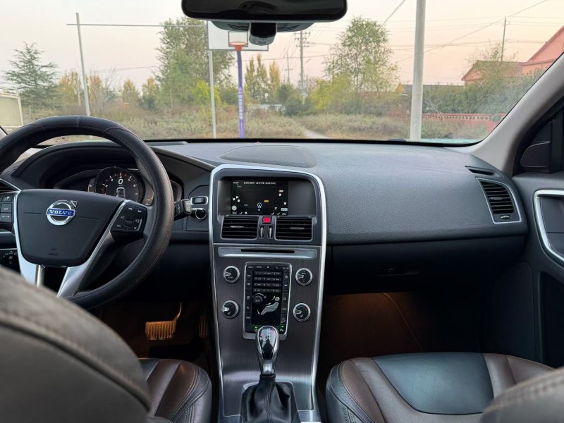 青岛16年沃尔沃XC604