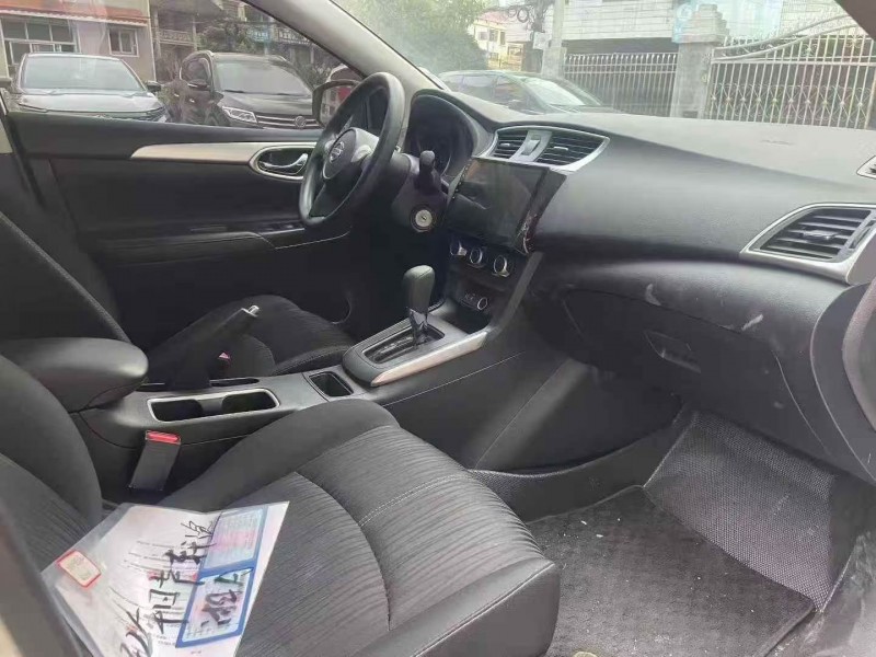 张家界22年日产轩逸6