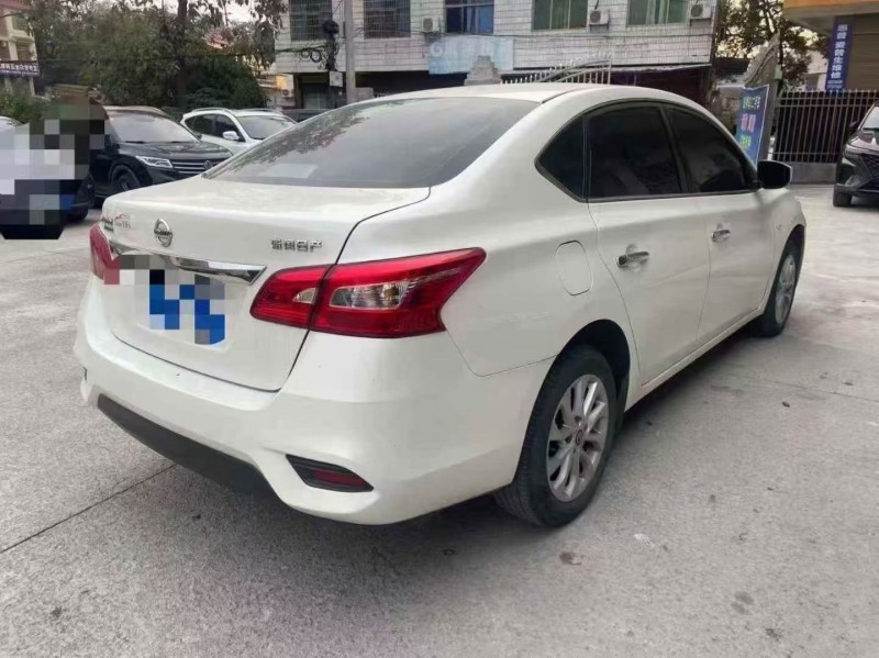 张家界22年日产轩逸8