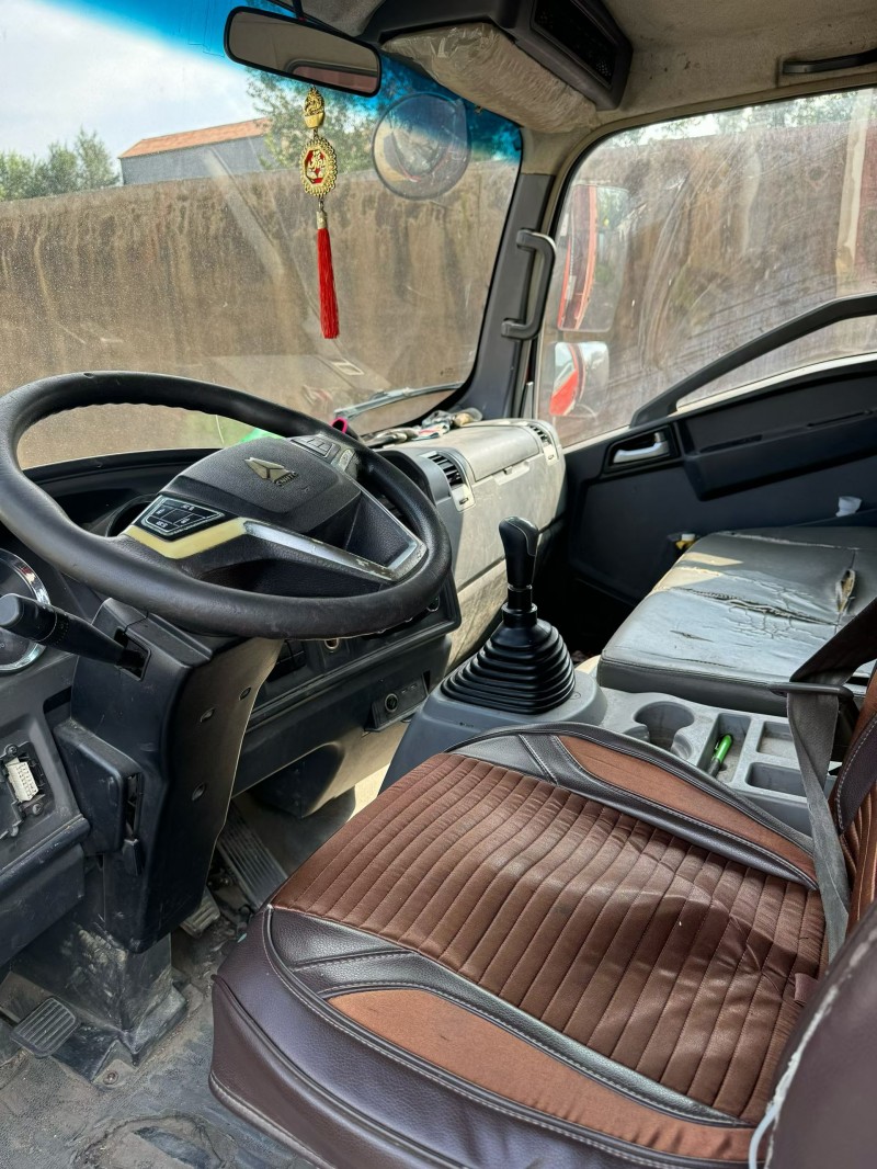 鹤壁21年卡车系列重汽豪沃8