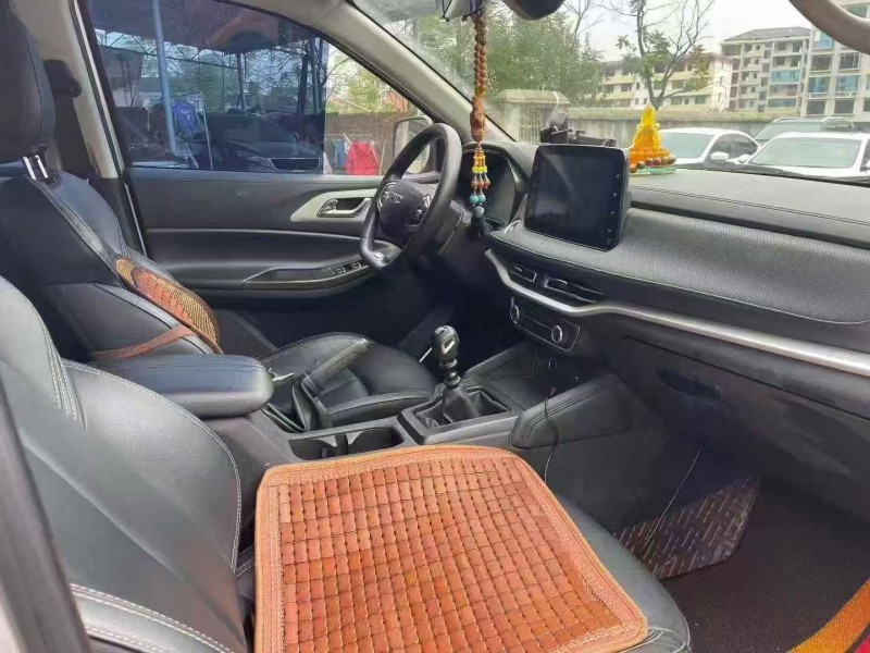 张家界22年江铃域虎4