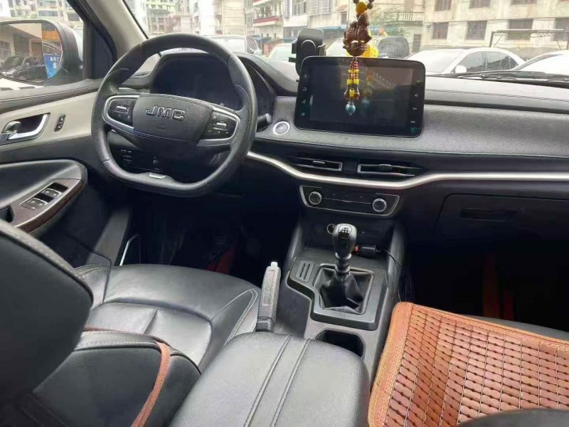 张家界22年江铃域虎5