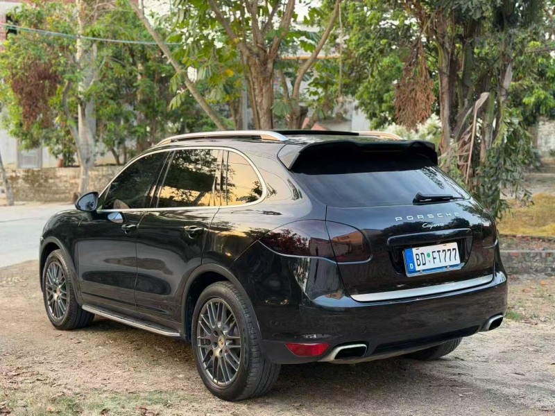 广州12年保时捷卡宴6