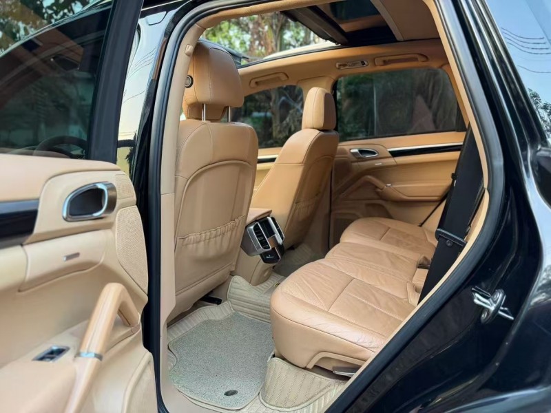 广州12年保时捷卡宴8