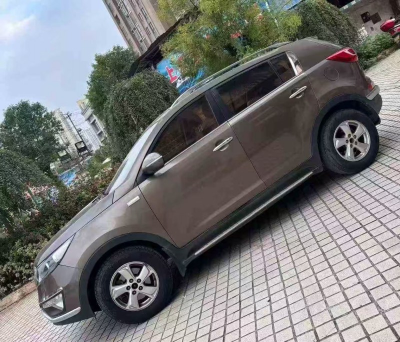 娄底14年起亚智跑3