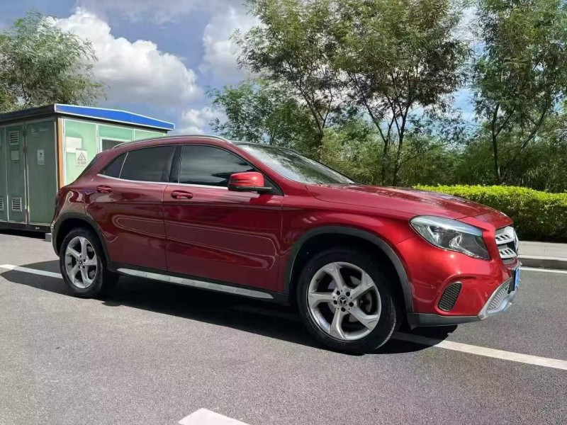 东莞18年奔驰GLA3