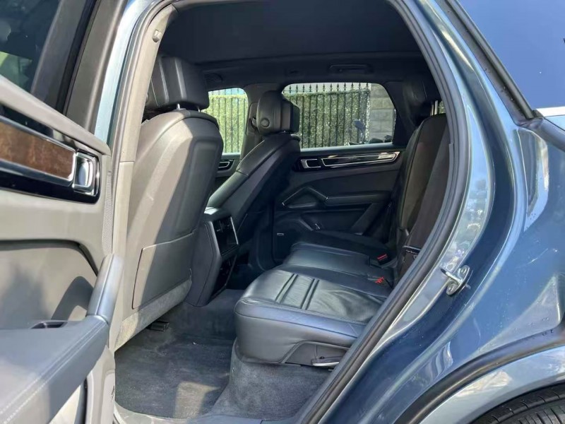 广州19年保时捷卡宴4