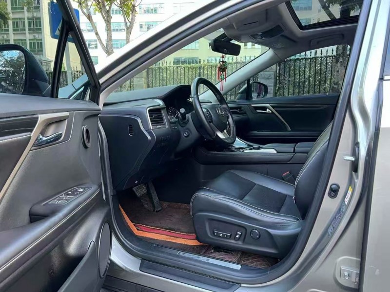 广州19年雷克萨斯RX8