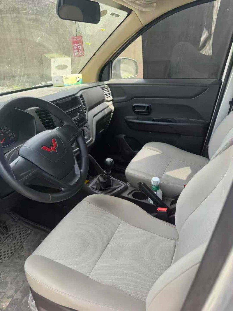 鹤壁24年五菱汽车宏光8