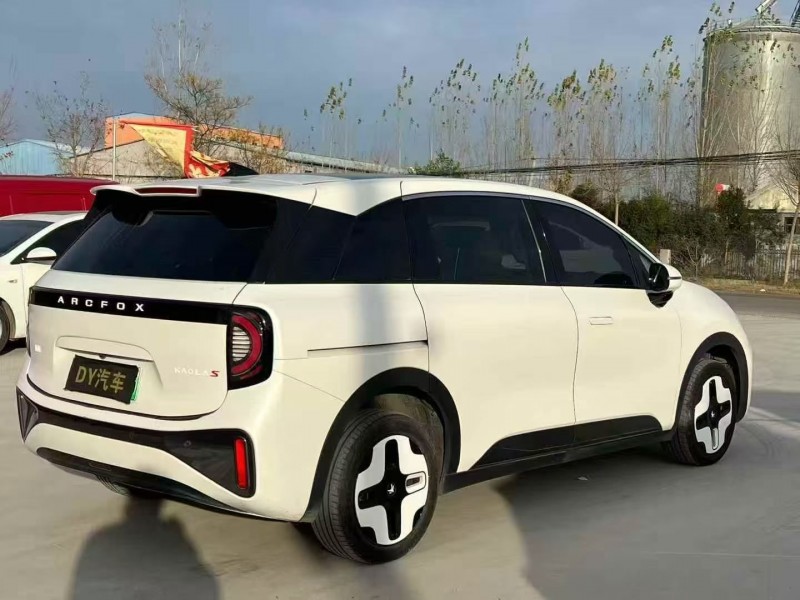 菏泽24年极狐汽车阿尔法9