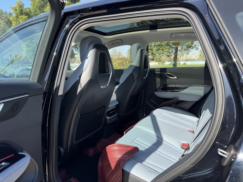 盐城25年红旗HS37