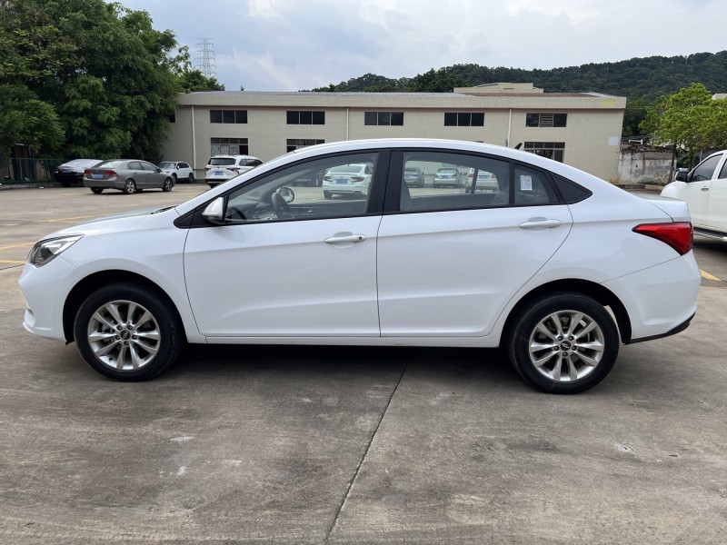 中山24年奇瑞艾瑞泽3