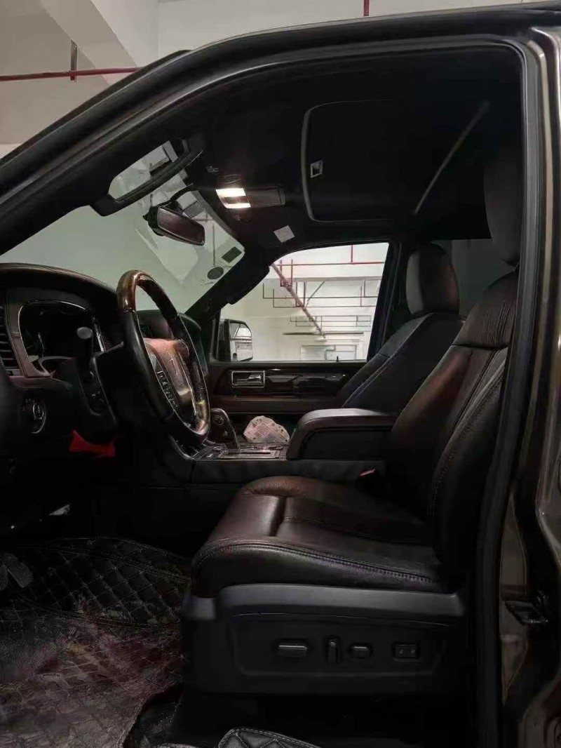 重庆17年林肯领航员6