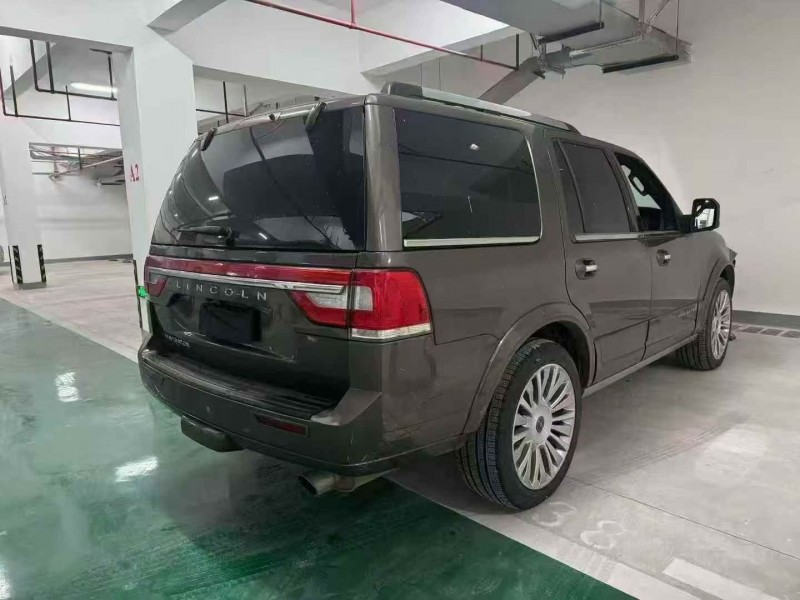 重庆17年林肯领航员8