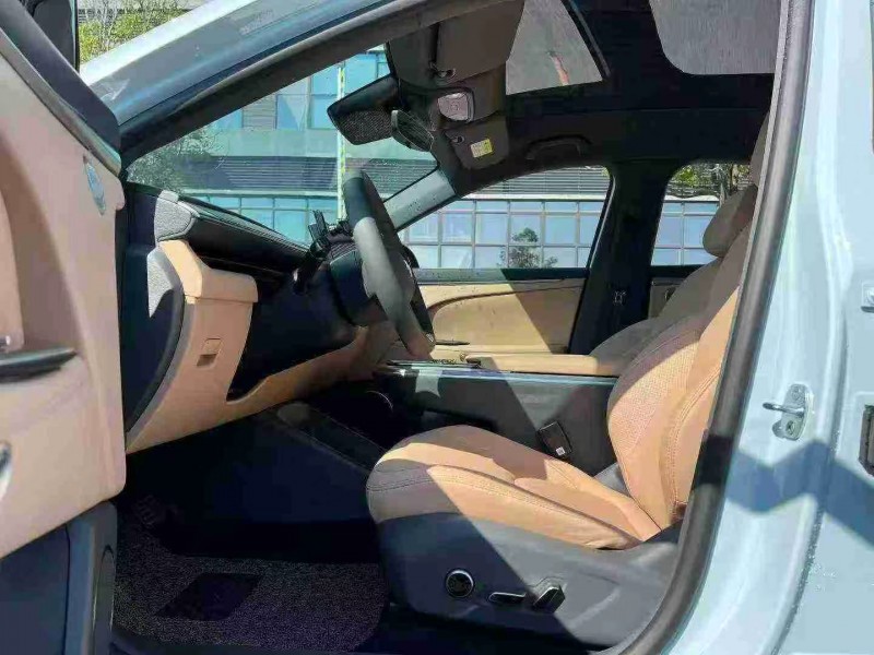 东莞25年极狐汽车阿尔法6