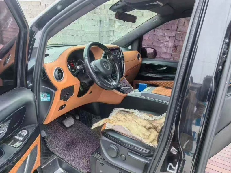 济宁19年奔驰威霆2