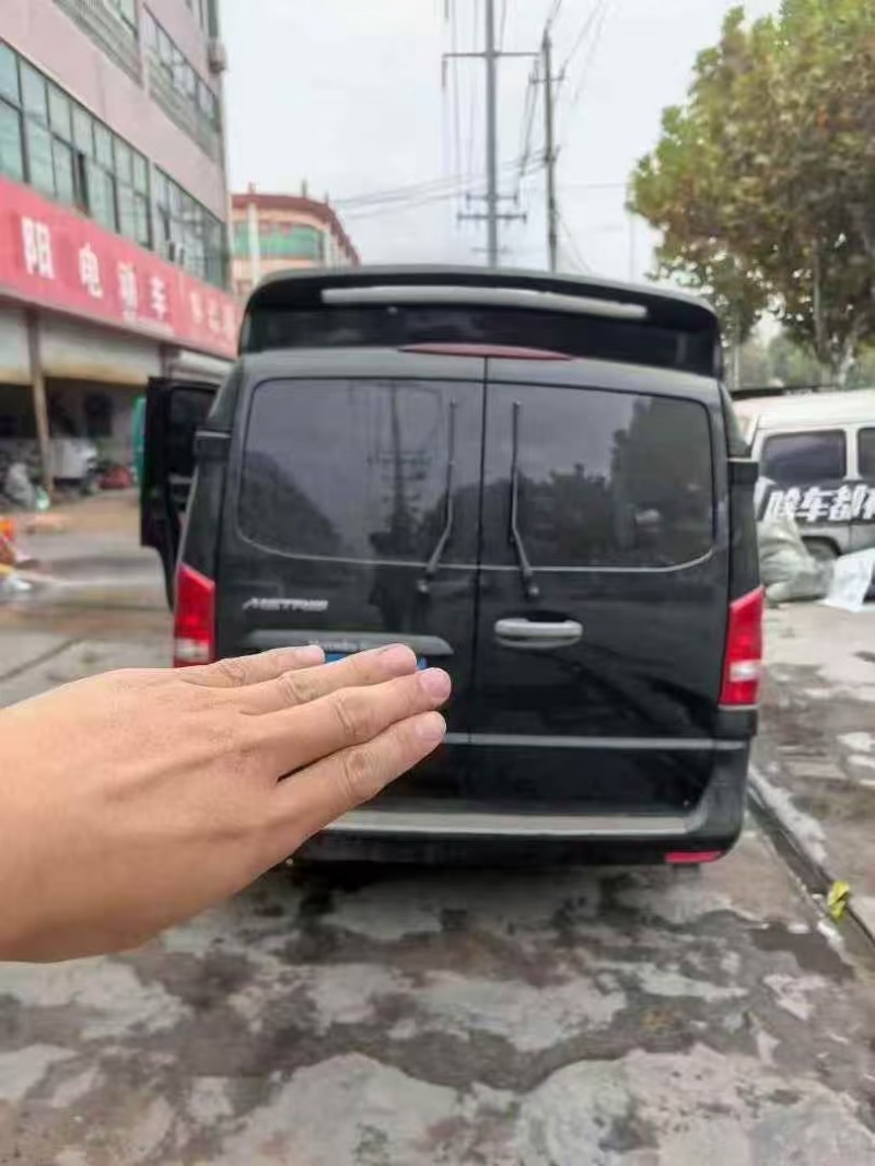 济宁19年奔驰威霆5