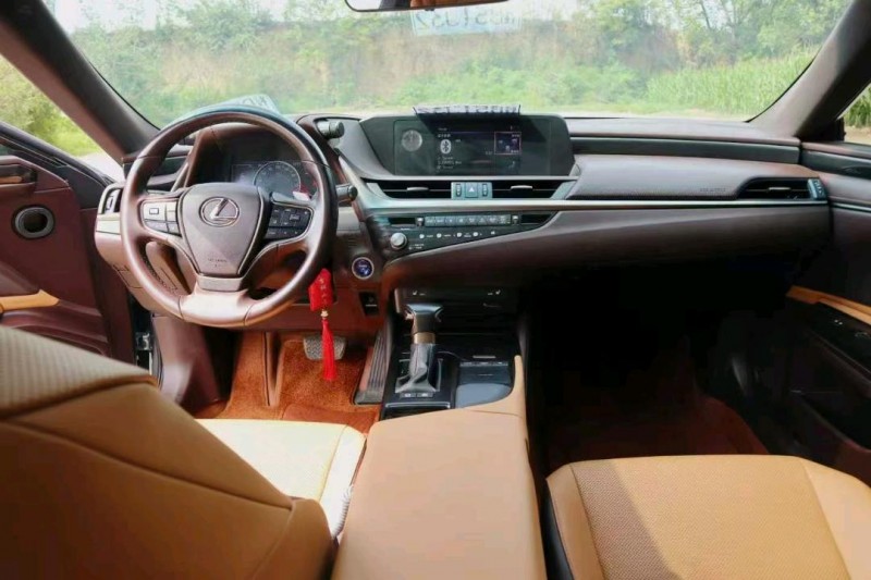 广州20年雷克萨斯ES7