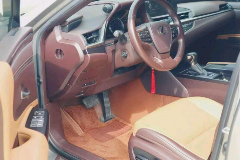 广州20年雷克萨斯ES8