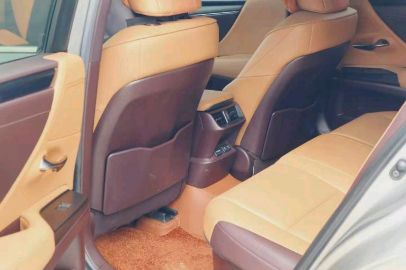 广州20年雷克萨斯ES9